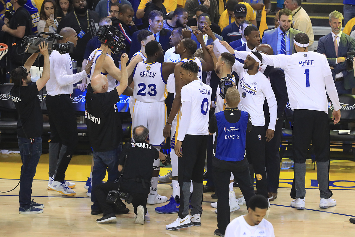 爱游戏-JackeyLove回归赛场,精彩发挥首场状态亮眼,快船观众沸腾!的简单介绍